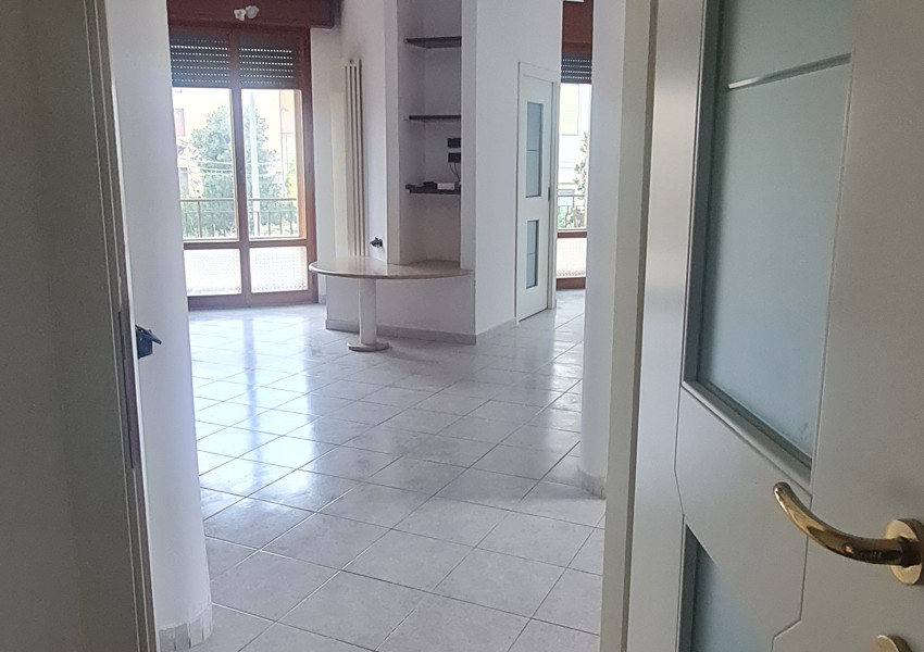Pesaro, zona Vismara - Appartamento in Vendita | Foto 2
