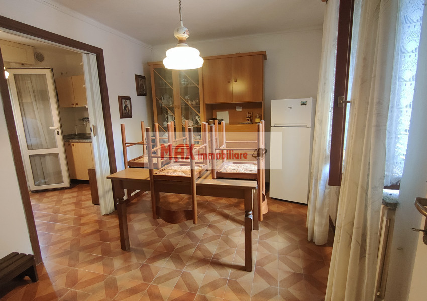 Pesaro, zona Cattabrighe, Casa Schiera / Porz.Casa in Vendita