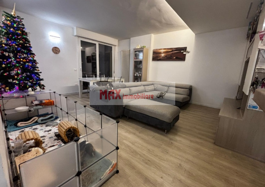 Pesaro, zona Villa San Martino - Appartamento in Vendita | Foto 2