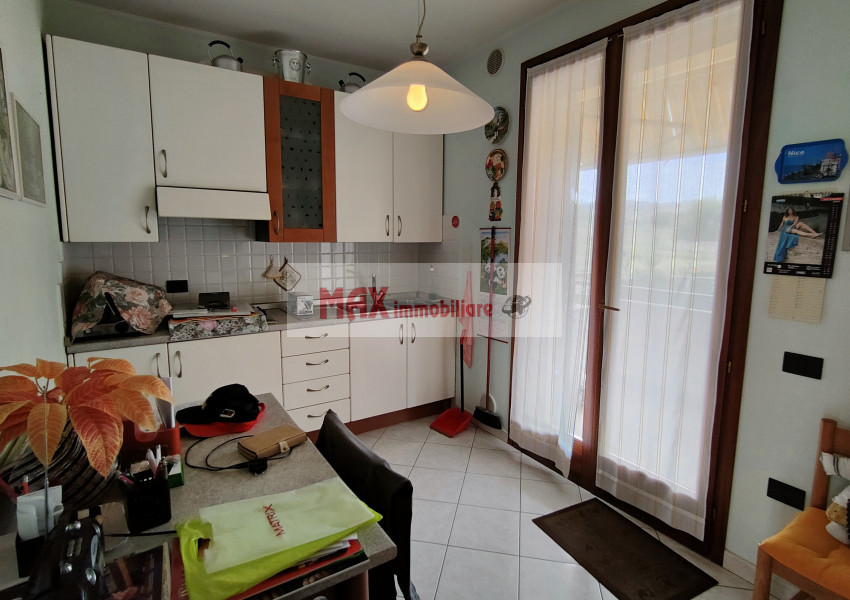 Pesaro, zona Villa Ceccolini - Casa Schiera / Porz.Casa in Vendita | Foto 4