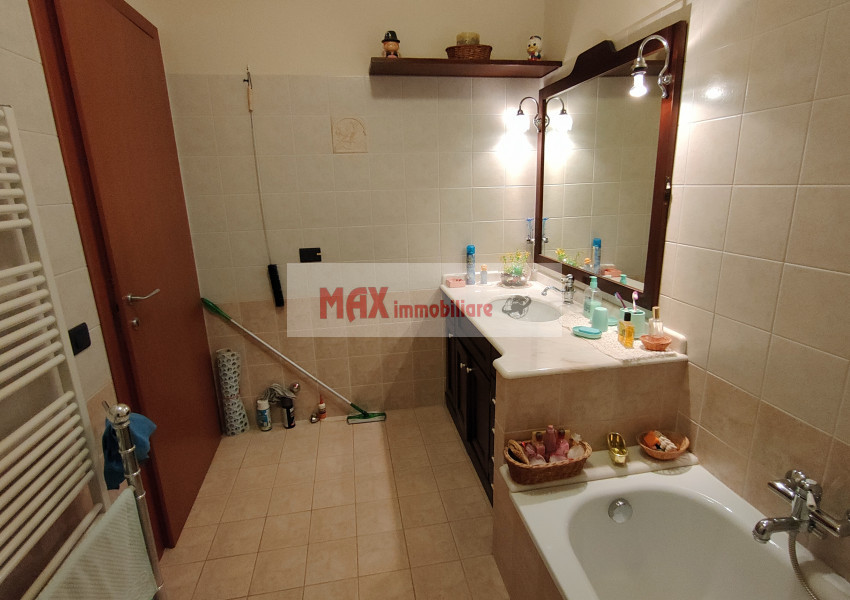 Pesaro, zona Villa Ceccolini - Casa Schiera / Porz.Casa in Vendita | Foto 8