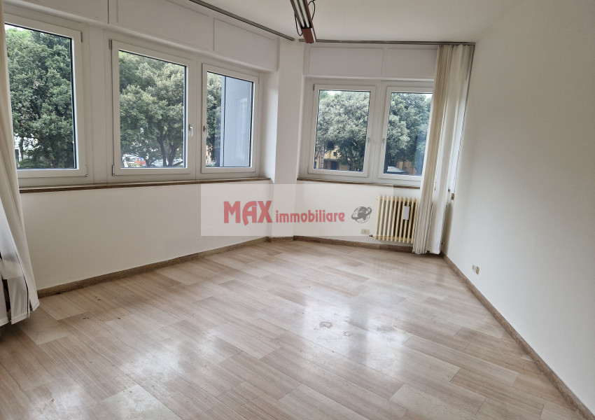 Pesaro, zona Centro, Ufficio in Affitto
