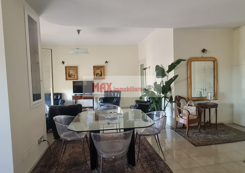 Pesaro, zona Centro, Appartamento in Vendita