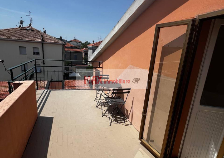 Pesaro, zona Muraglia, Casa Schiera / Porz.Casa in Vendita