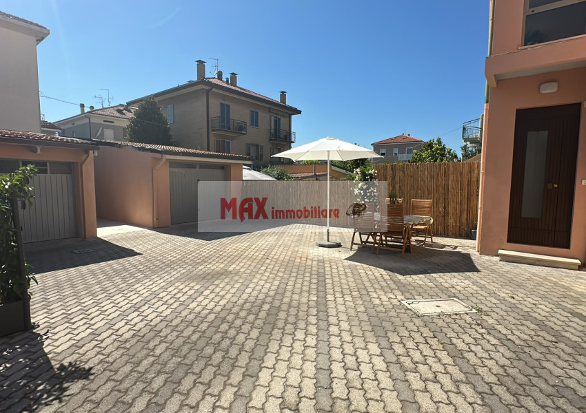 Pesaro, zona Muraglia - Casa Schiera / Porz.Casa in Vendita | Foto 3