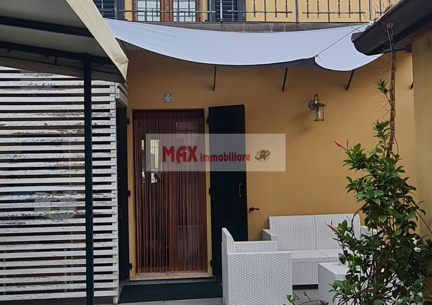 Pesaro, zona Porto - Casa Schiera / Porz.Casa in Vendita | Foto 9
