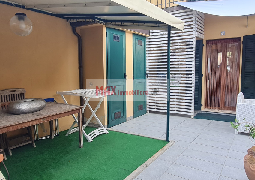 Pesaro, zona Porto - Casa Schiera / Porz.Casa in Vendita | Foto 10