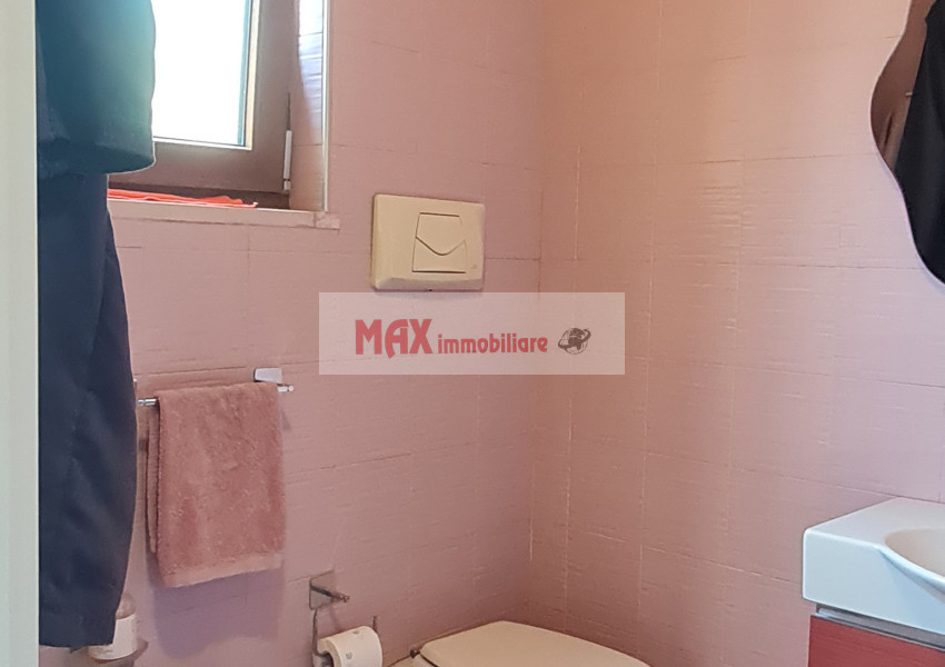 Pesaro, zona Porto - Casa Schiera / Porz.Casa in Vendita | Foto 18