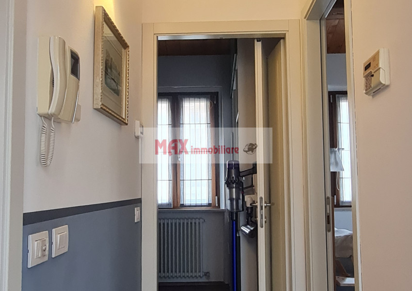 Pesaro, zona Porto - Casa Schiera / Porz.Casa in Vendita | Foto 24