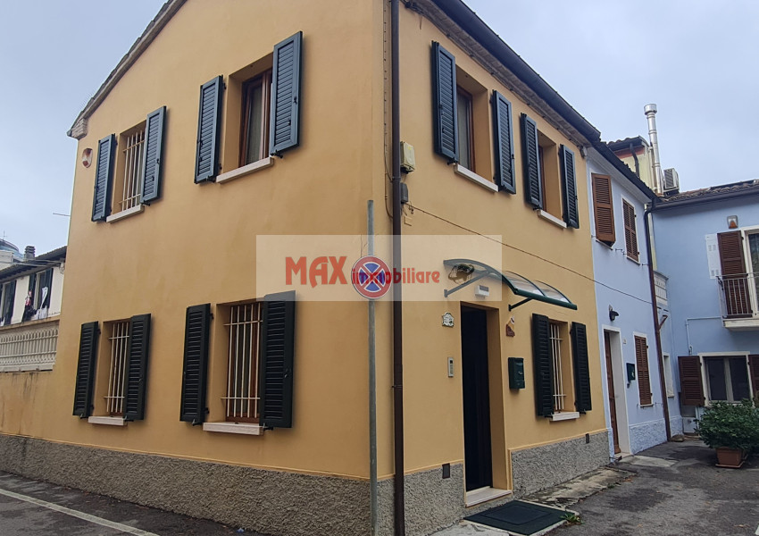 Pesaro, zona Porto - Casa Schiera / Porz.Casa in Vendita | Foto 3