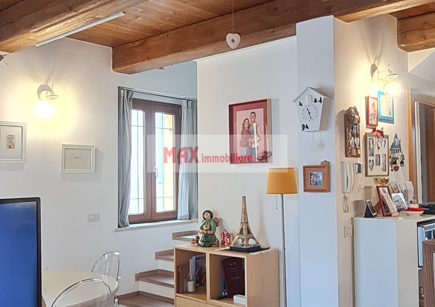 Pesaro, zona Porto - Casa Schiera / Porz.Casa in Vendita | Foto 5