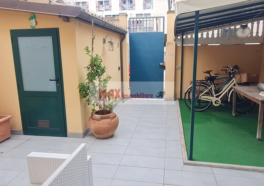 Pesaro, zona Porto - Casa Schiera / Porz.Casa in Vendita | Foto 7