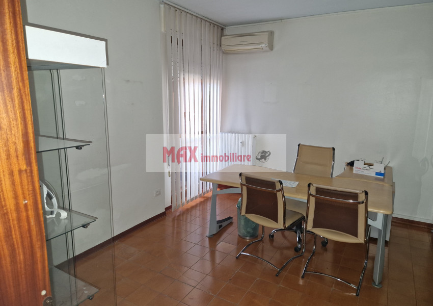 Pesaro, zona Soria - Ufficio in VenditaAffitto | Foto 4