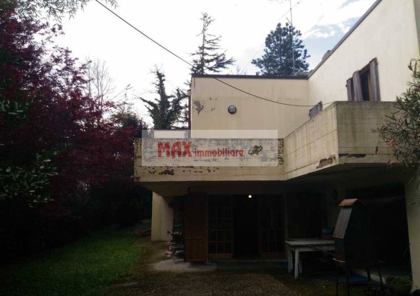 Pesaro, zona Cerreto, Casa Unifam. / Villa in Vendita