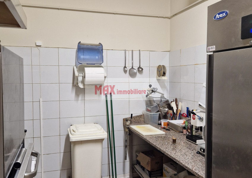 Pesaro, zona Pantano Bassa, Pizzeria in Vendita