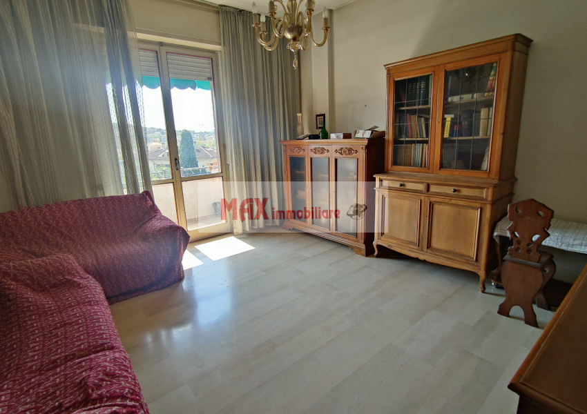 Pesaro, zona Centro Mare, Appartamento in Vendita