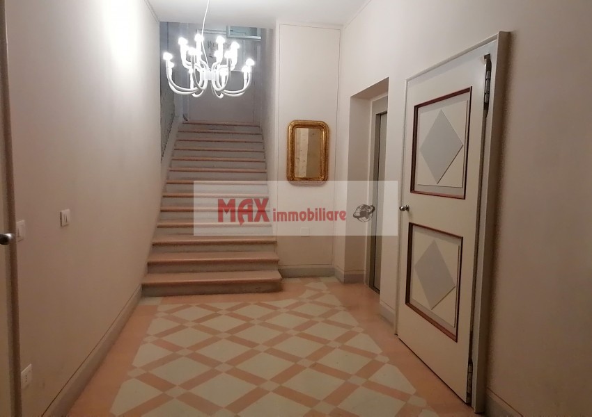 Pesaro, zona Centro storico - Appartamento in Vendita | Foto 2