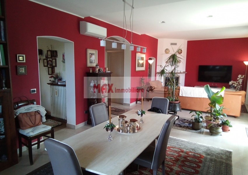 Mombaroccio, zona Mombaroccio periferia, Casa Unifam. / Villa in Vendita