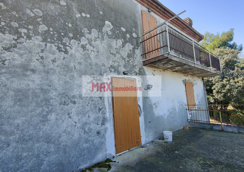 Pesaro, zona Babbucce - Casa Schiera / Porz.Casa in Vendita | Foto 2
