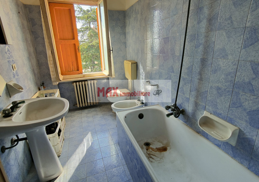 Pesaro, zona Babbucce - Casa Schiera / Porz.Casa in Vendita | Foto 7