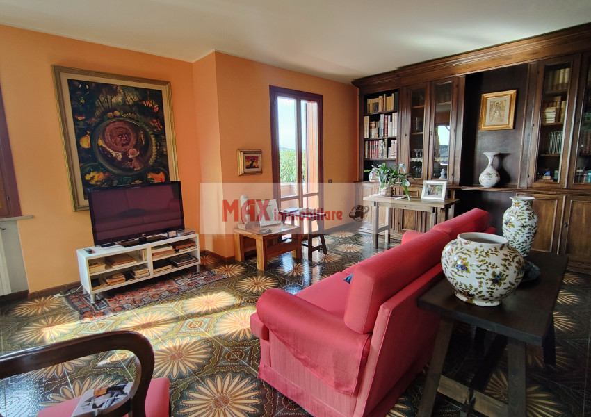 Pesaro, zona Cattabrighe, Casa Unifam. / Villa in Vendita