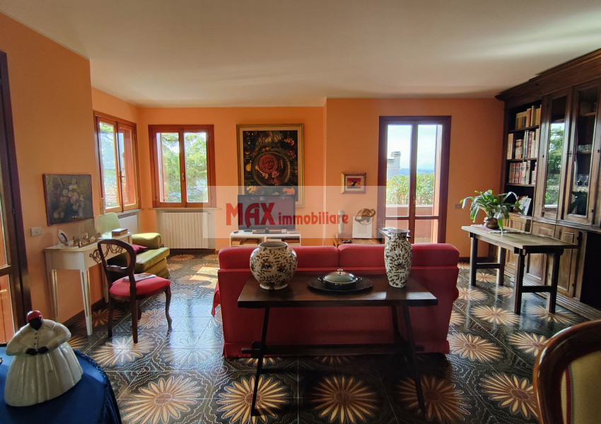 Pesaro, zona Cattabrighe - Casa Unifam. / Villa in Vendita | Foto 2