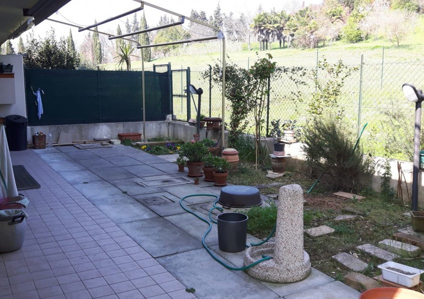Pesaro, zona Muraglia, Casa Schiera / Porz.Casa in Vendita