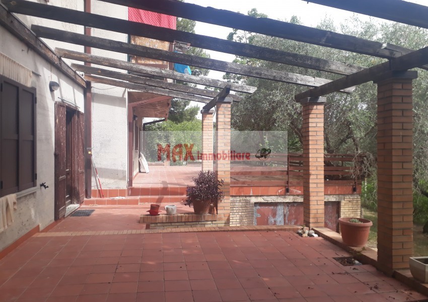 Fano, zona Roncosambaccio - Casa Unifam. / Villa in Vendita | Foto 2