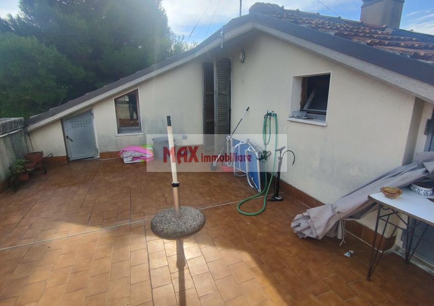 Pesaro, zona Villa San Martino - Casa Unifam. / Villa in Vendita | Foto 13