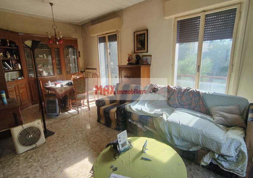 Pesaro, zona Villa San Martino, Casa Unifam. / Villa in Vendita