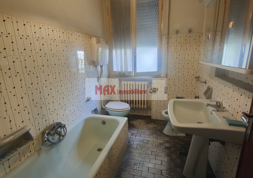 Pesaro, zona Villa San Martino - Casa Unifam. / Villa in Vendita | Foto 8