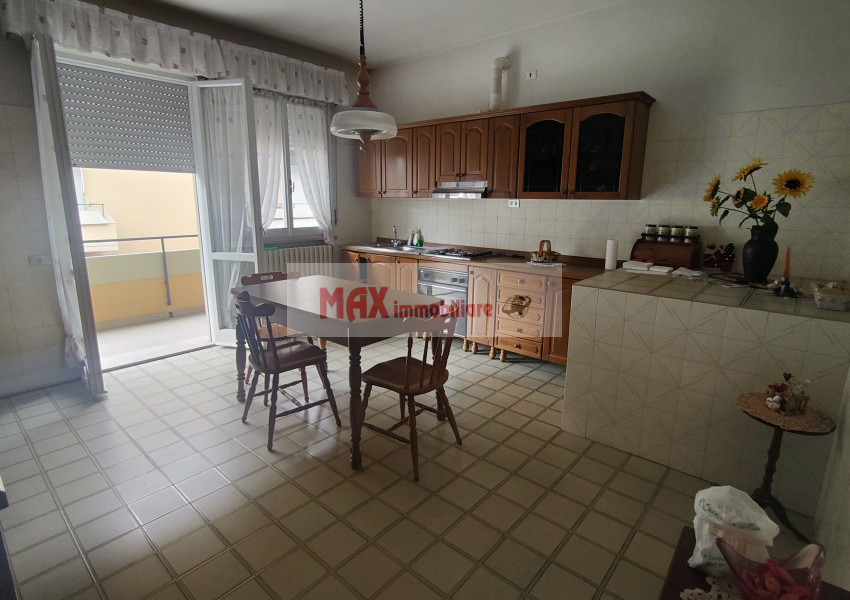 Pesaro, zona Santa Veneranda - Appartamento in Vendita | Foto 2