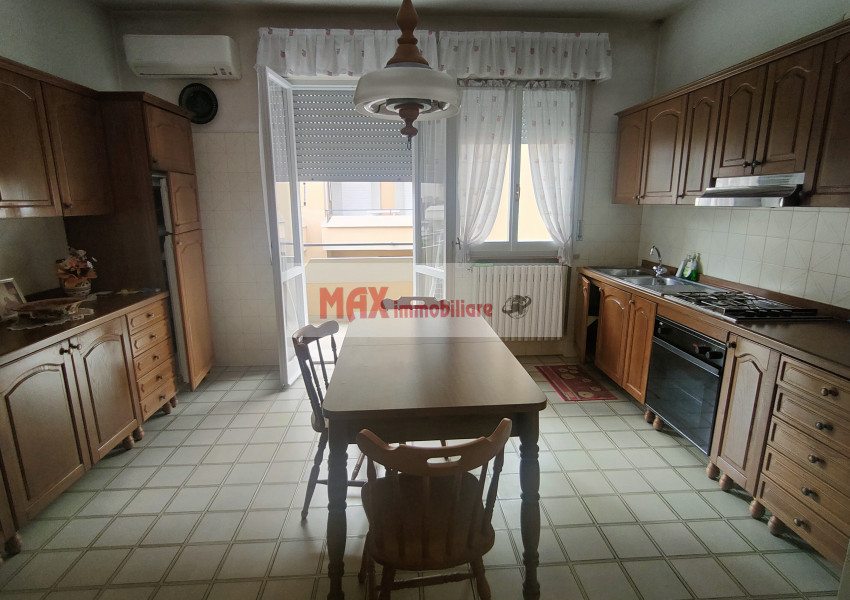 Pesaro, zona Santa Veneranda - Appartamento in Vendita | Foto 3