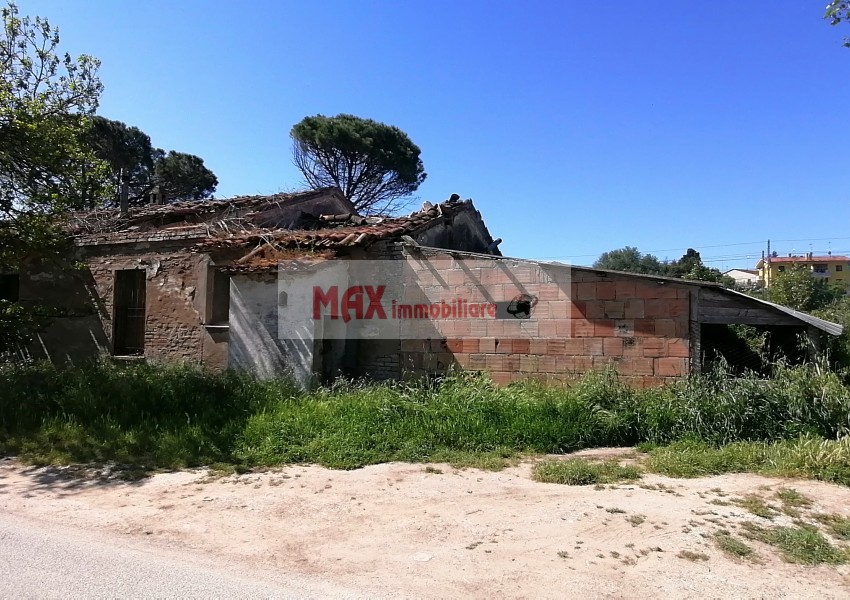 Pesaro, zona Treponti, Rustico / Soluz. in Campagna in Vendita